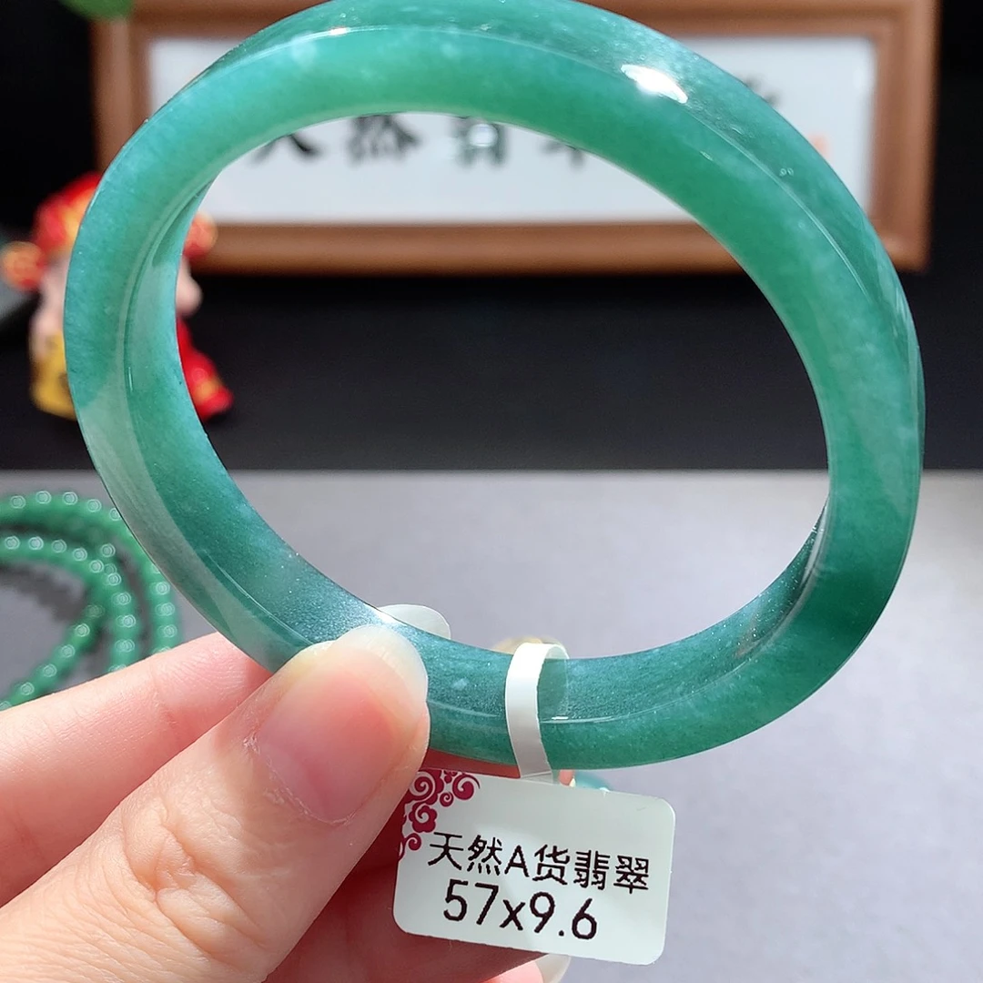 未镶嵌手镯（圆镯）翡翠