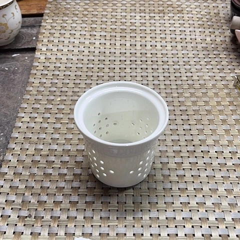 微瑕，不能明火，口径8，高7，6个茶漏，有裂有堵住