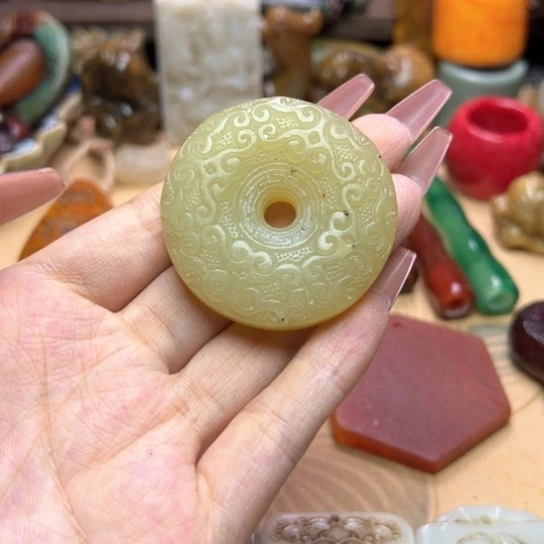 未镶嵌蛇纹石玉颈饰