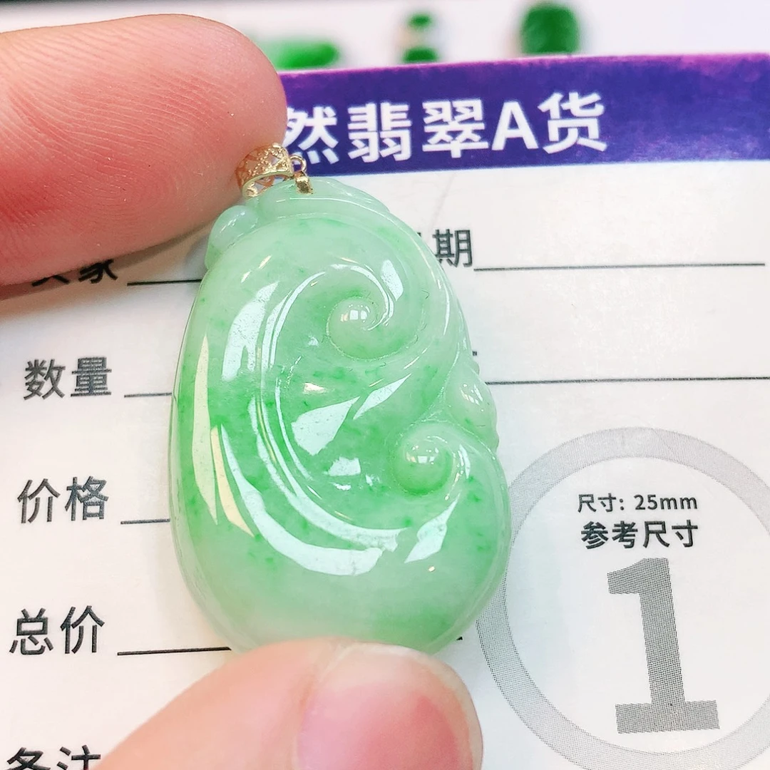 翡翠18K金镶嵌颈饰