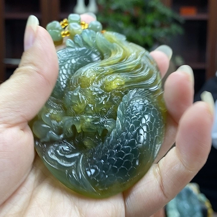 蛇纹石玉未镶嵌颈饰