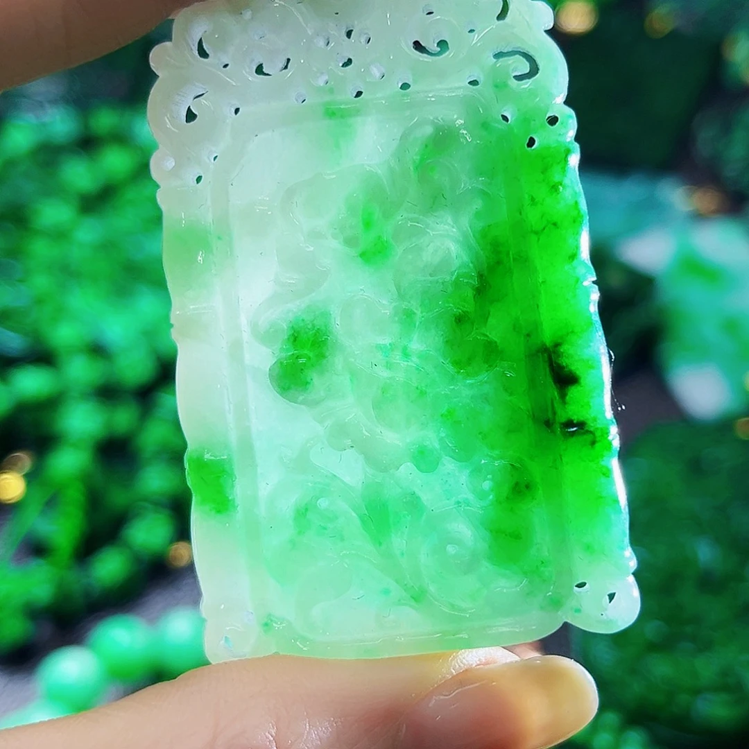 颈饰18K金镶嵌翡翠