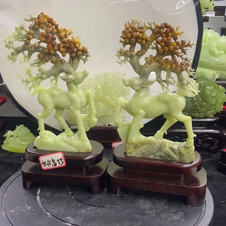 去***星陶瓷天然岫岩玉摆件