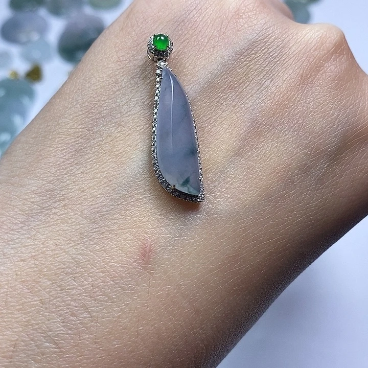 翡翠18K金镶嵌颈饰天然缅甸翡翠A货水滴