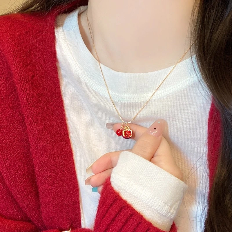 合金项链 甜美气质安可拉红石榴吊坠项链女简约精致高级感锁骨链