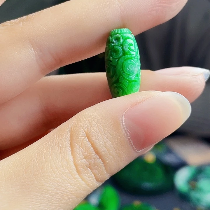 翡翠未镶嵌颈饰多样性
