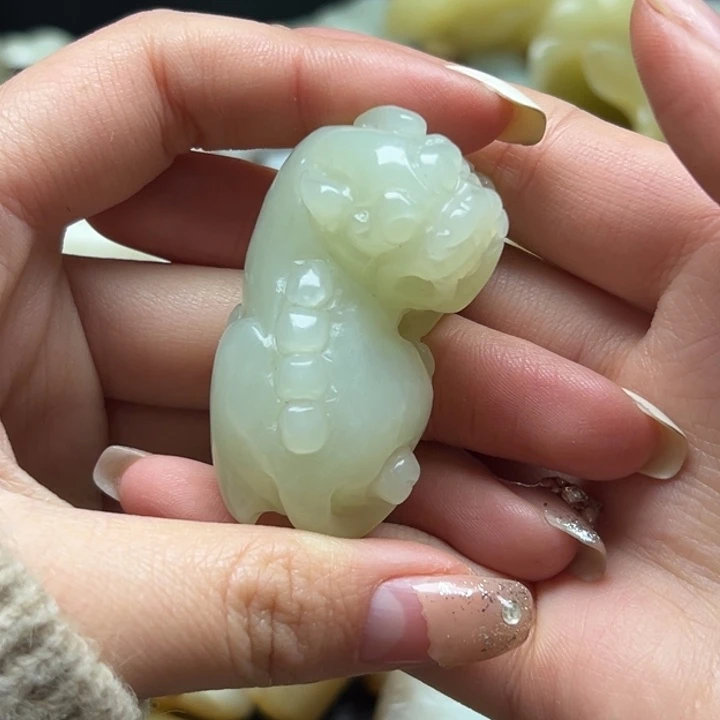 未镶嵌和田玉（糖玉）挂件