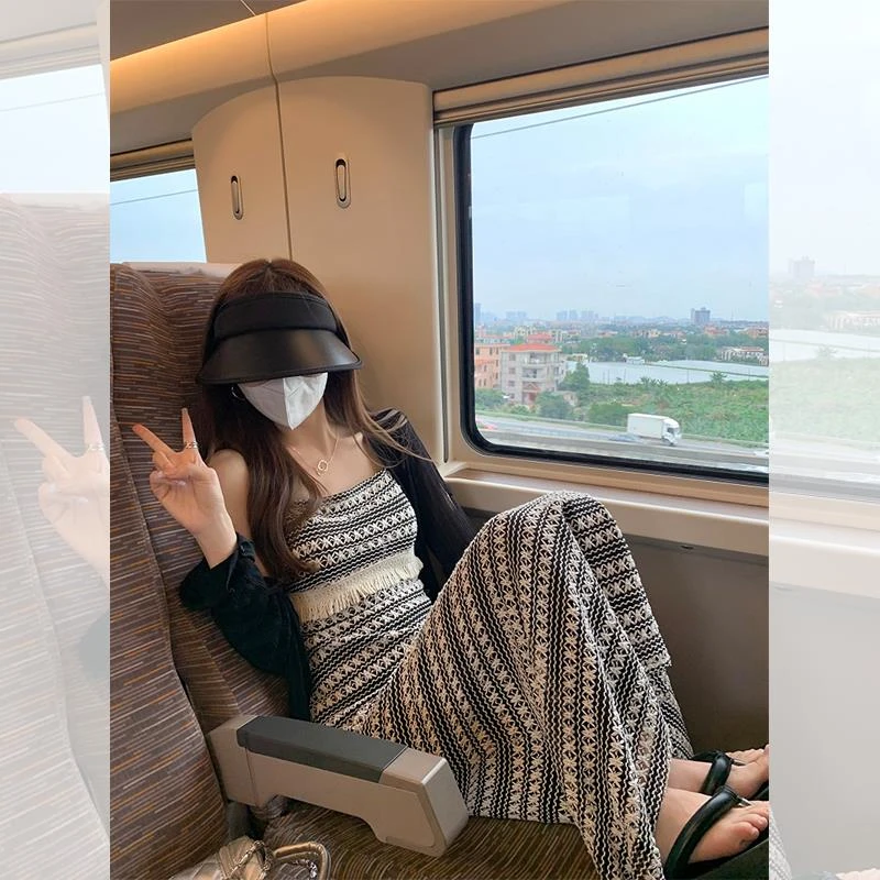 法式温柔小香风吊带连衣裙女夏高级设计感小众小个子收腰无袖裙子
