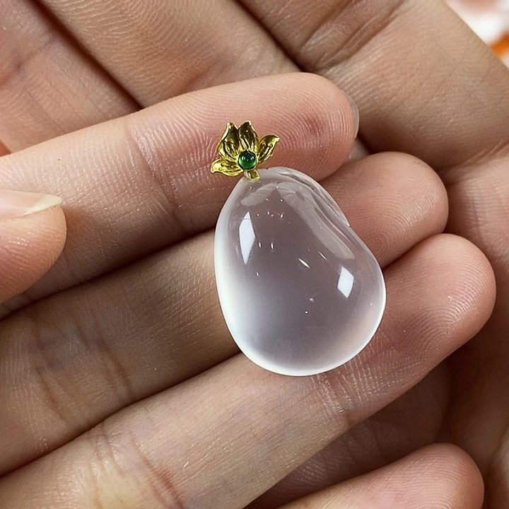 石英质玉18K金镶嵌颈饰