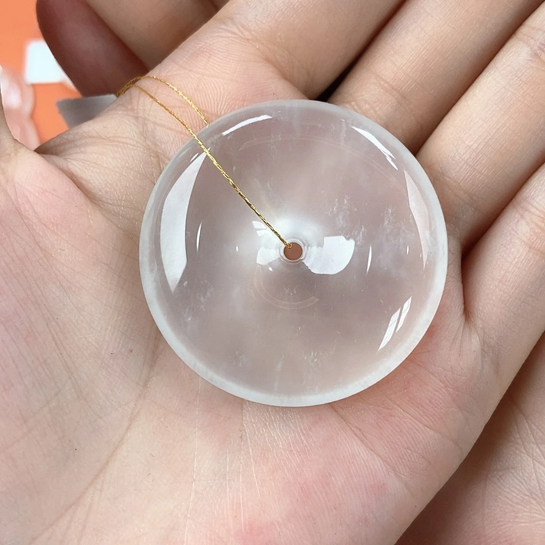 石英质玉未镶嵌颈饰平安扣