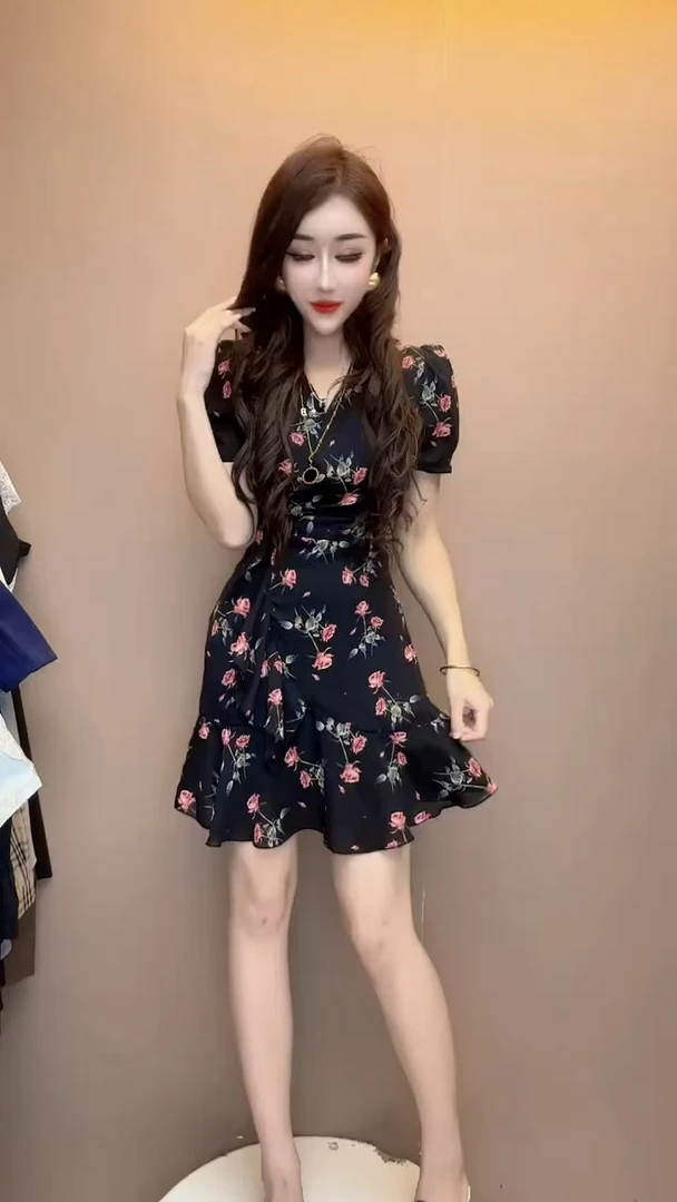 夏季新款V龄晕染碎花连衣裙设计感高腰遮肉显瘦女裙中长裙女人味