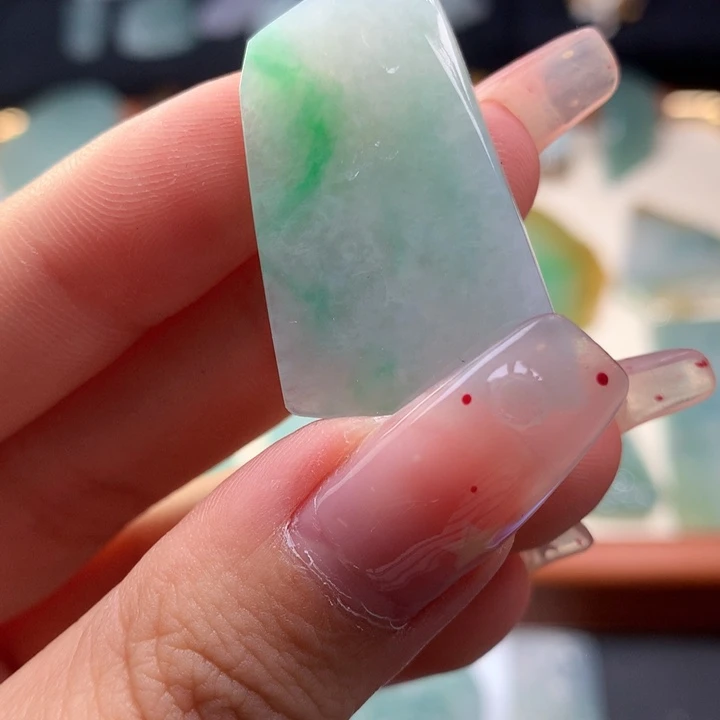 颈饰未镶嵌翡翠好