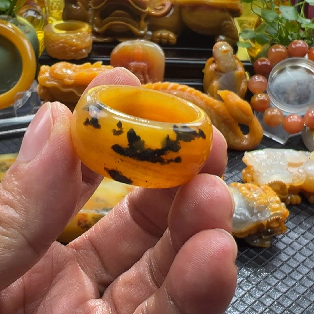 石英质玉未镶嵌颈饰