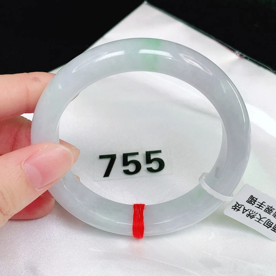 翡翠手镯未镶嵌翡翠手镯未镶嵌