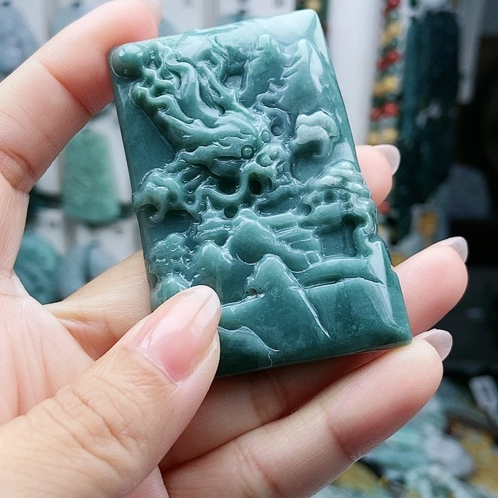 颈饰足铂镶嵌翡翠翡翠