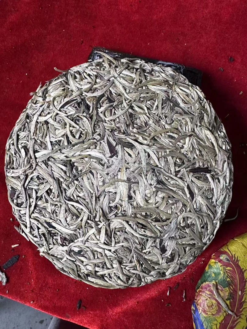 云南普洱茶2012年白茶白毫银针357g拍7发8