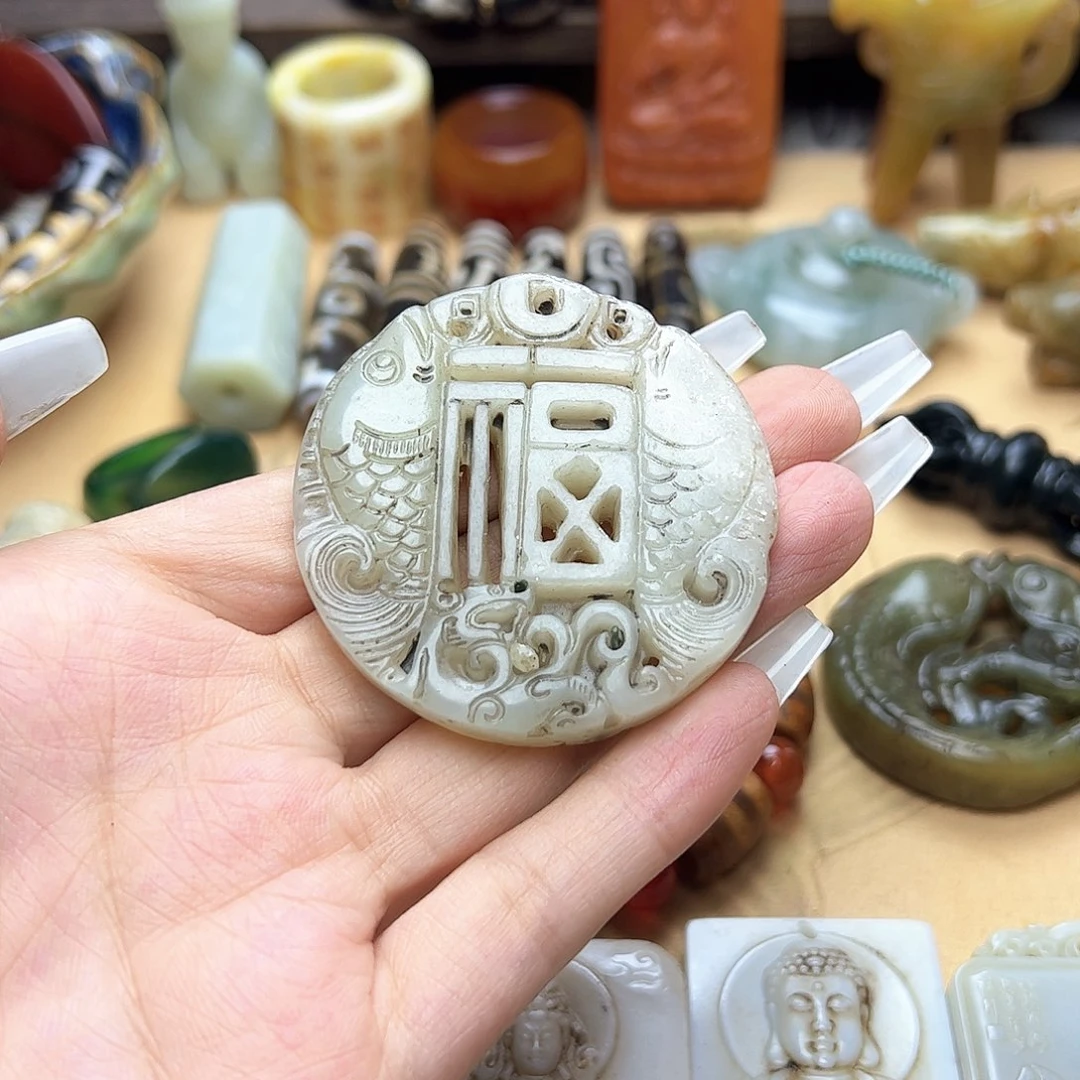 蛇纹石玉未镶嵌颈饰