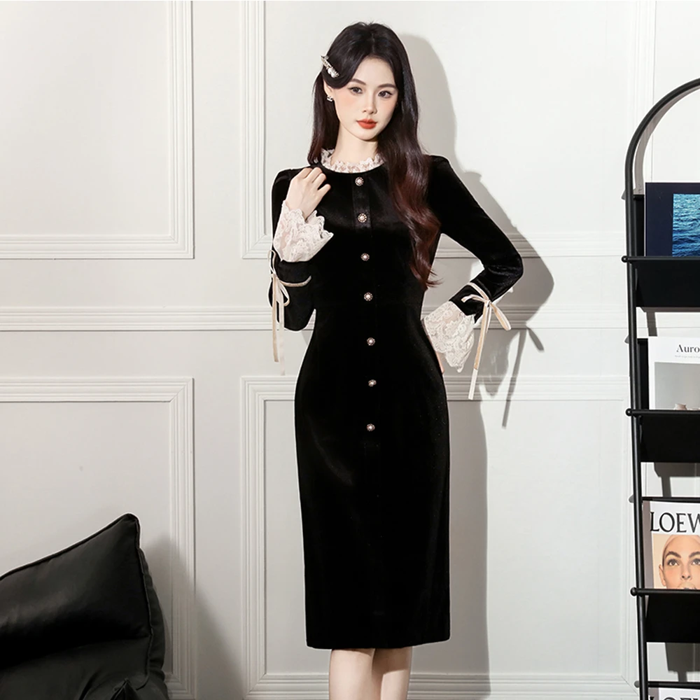 黑色连衣裙女秋冬重工法式小黑裙复古蕾丝边名媛气质中长款丝绒裙