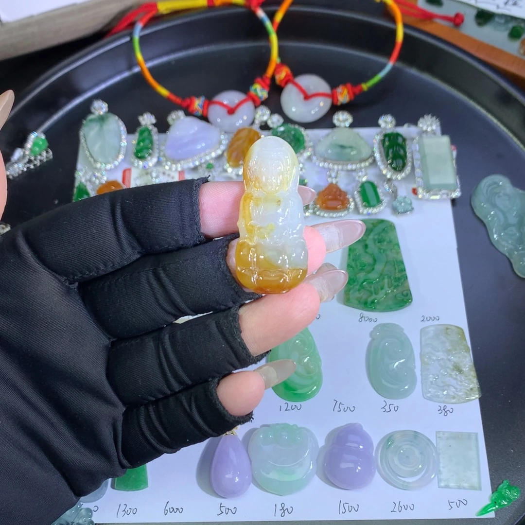 翡翠未镶嵌吊坠(不含链)黄观音
