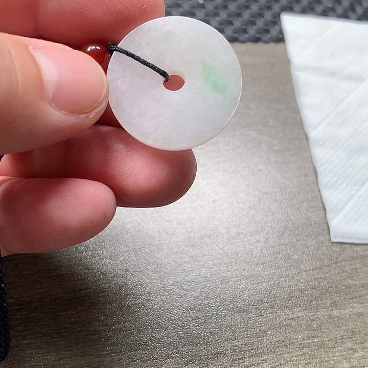 翡翠未镶嵌颈饰平安扣