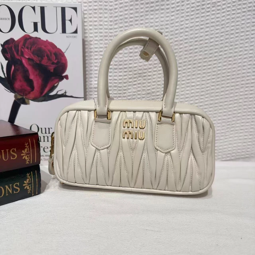 未使用 MIU MIU/缪缪 壹所奢品/褶皱保龄球白金mini/新款闲置