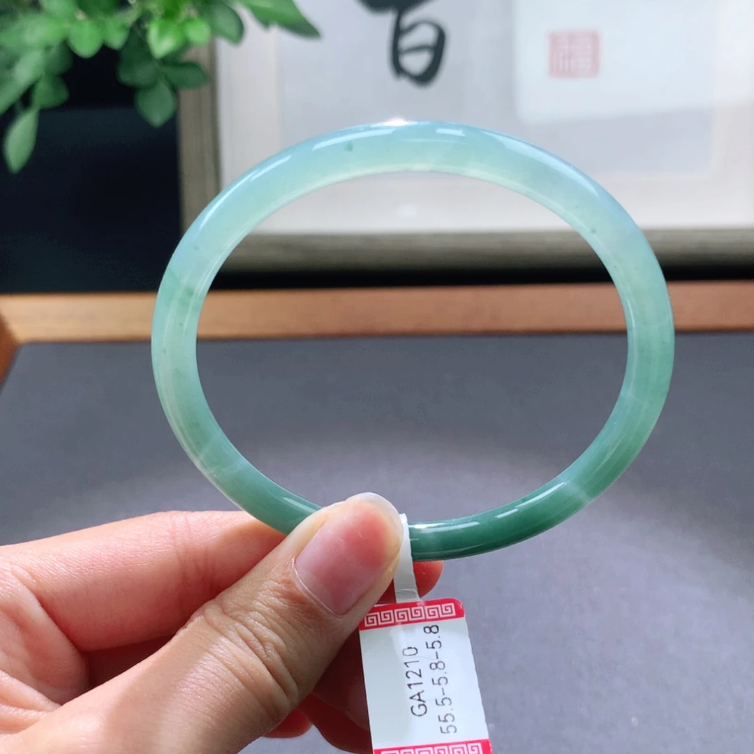 翡翠手镯未镶嵌天然翡翠手镯叮当镯