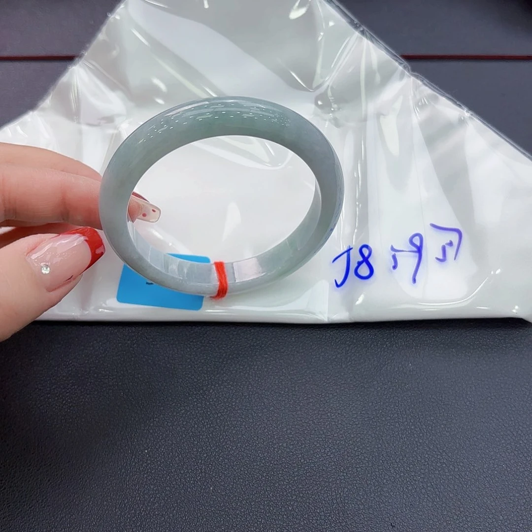 翡翠手镯未镶嵌手镯