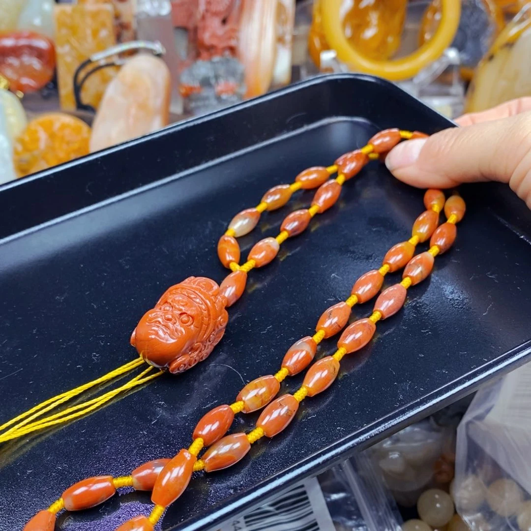石英质玉（黄龙玉）未镶嵌颈饰