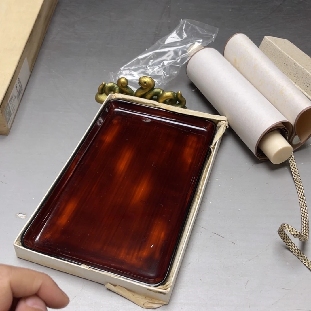 瓷片?密密麻麻地排列着一