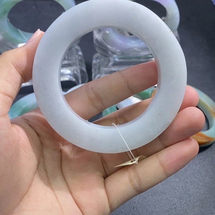 定制翡翠未镶嵌翡翠手镯