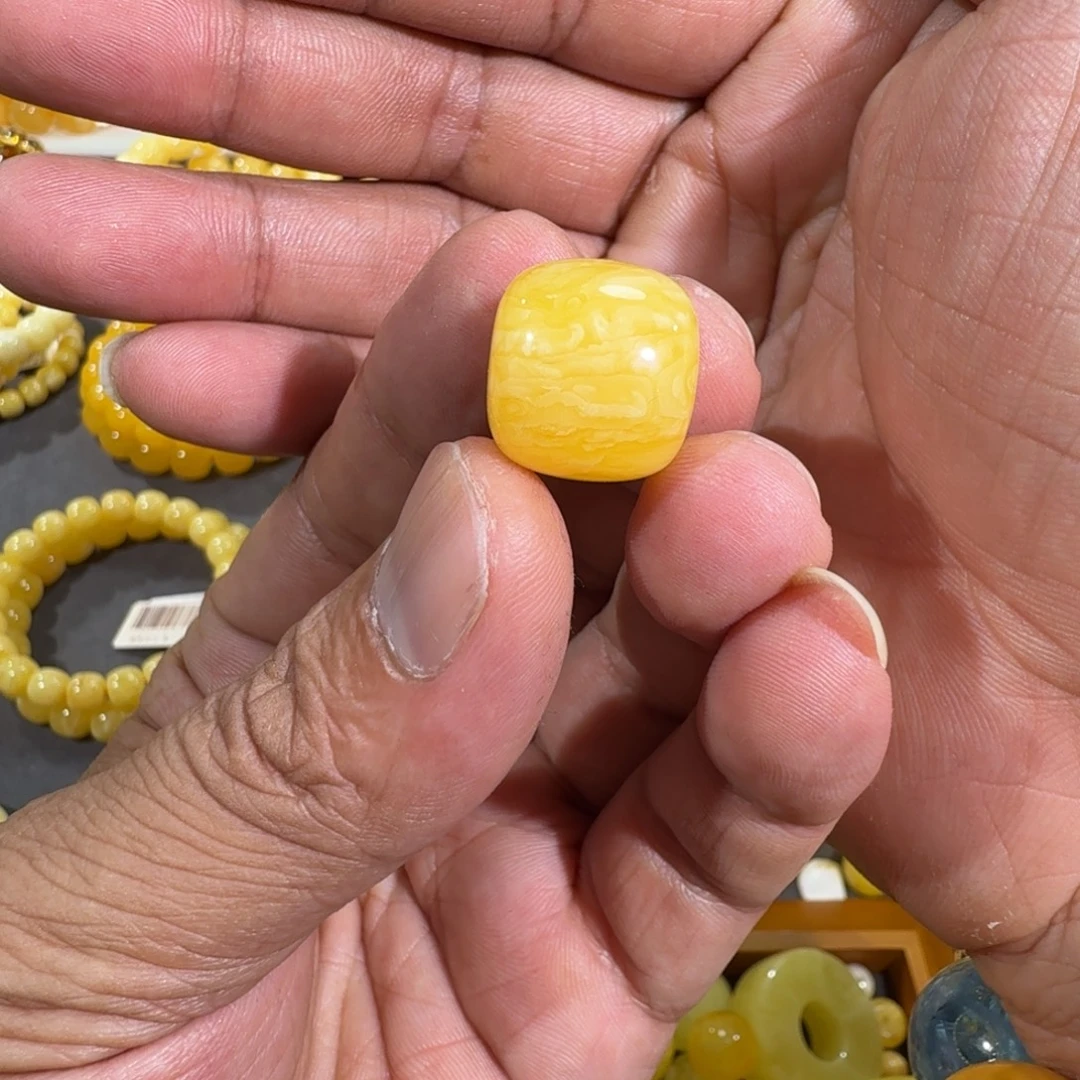 小***富未镶嵌琥珀珠宝奇石焦皮老型单珠2.53