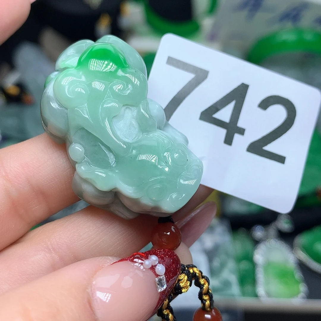 翡翠吊坠(赠链)未镶嵌