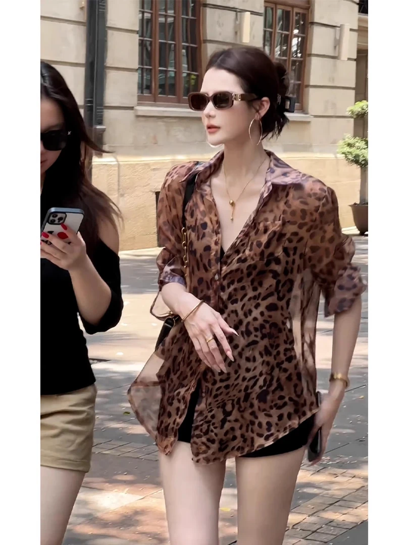 今年流行的洋气独特别致上衣夏季时尚洋气轻奢高级感棕色豹纹衬衫