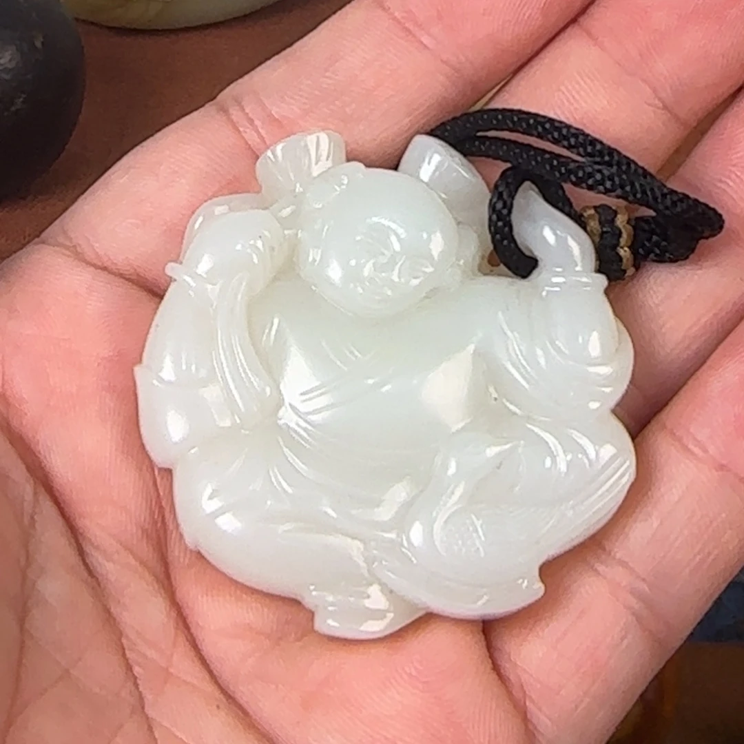 叨***余非常精美的脖挂件