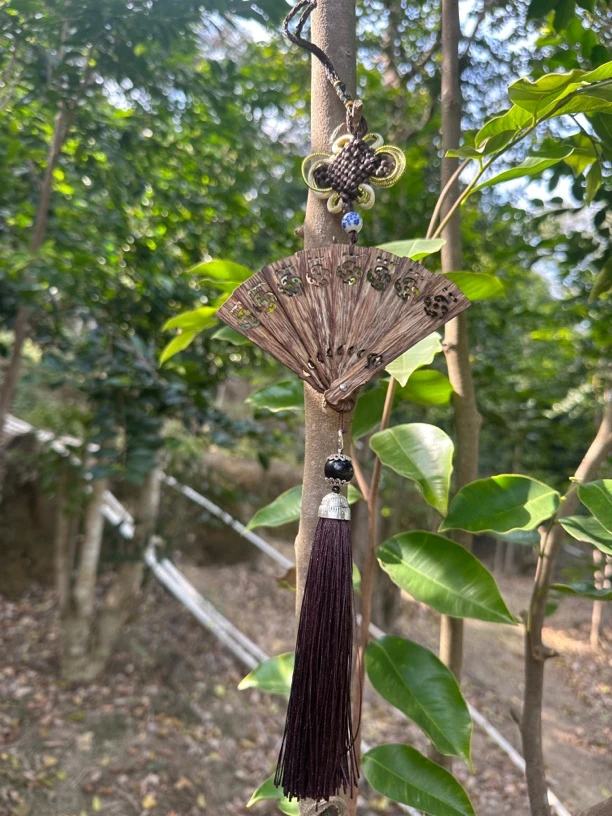 沉香手工发雕刻扇子可车挂件