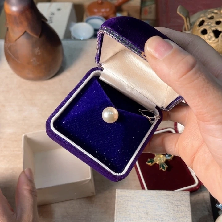 白**翅新亿阁祝福大家新年快乐