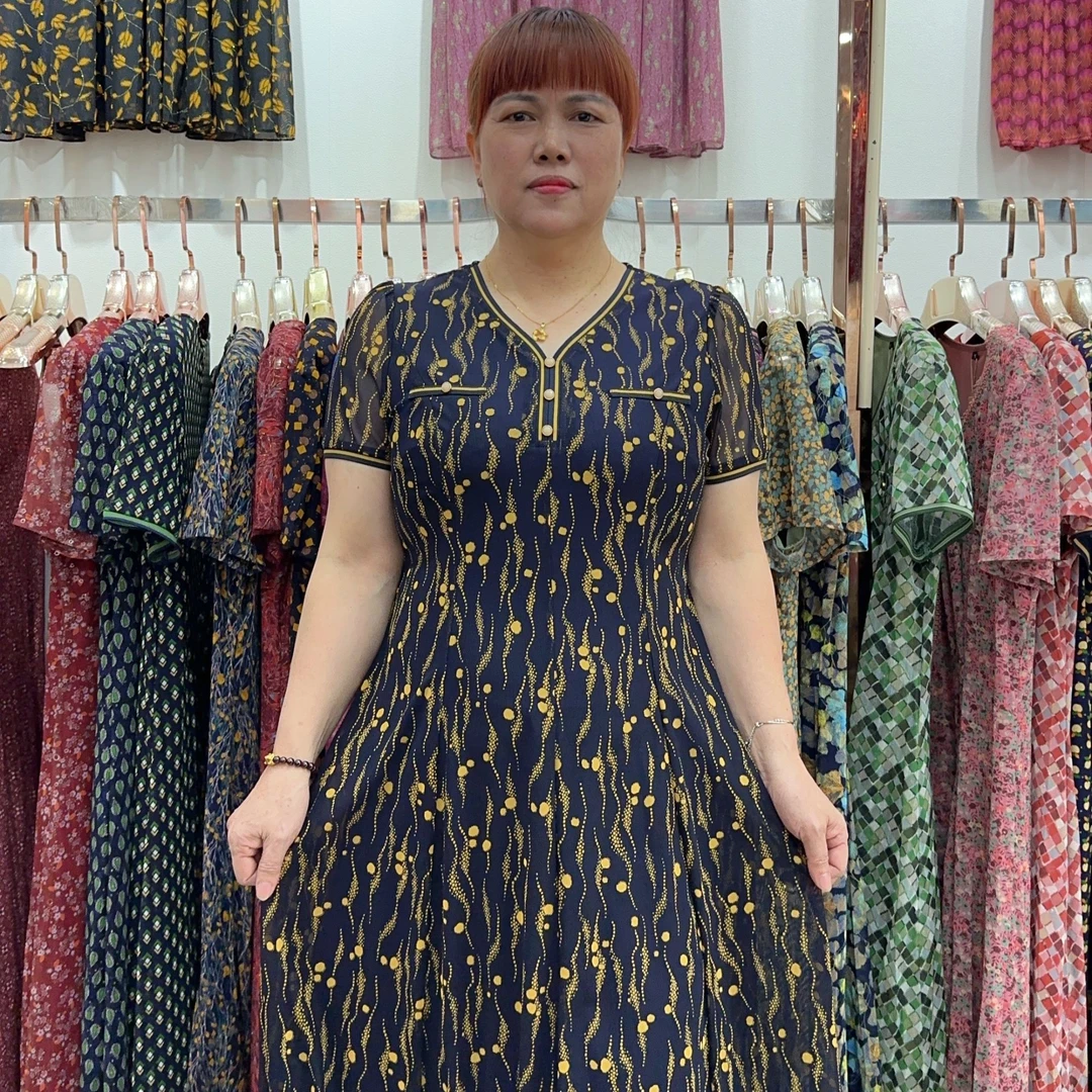 2025新款夏季中老年妈妈连衣裙大码显瘦时尚气质妈妈连衣裙