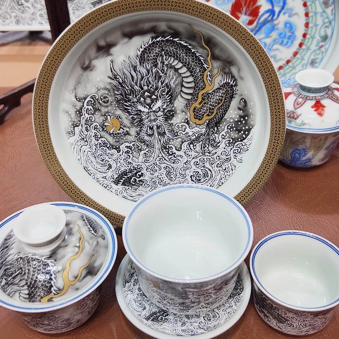 摆件景德镇市和上海浦东国际机场的建设