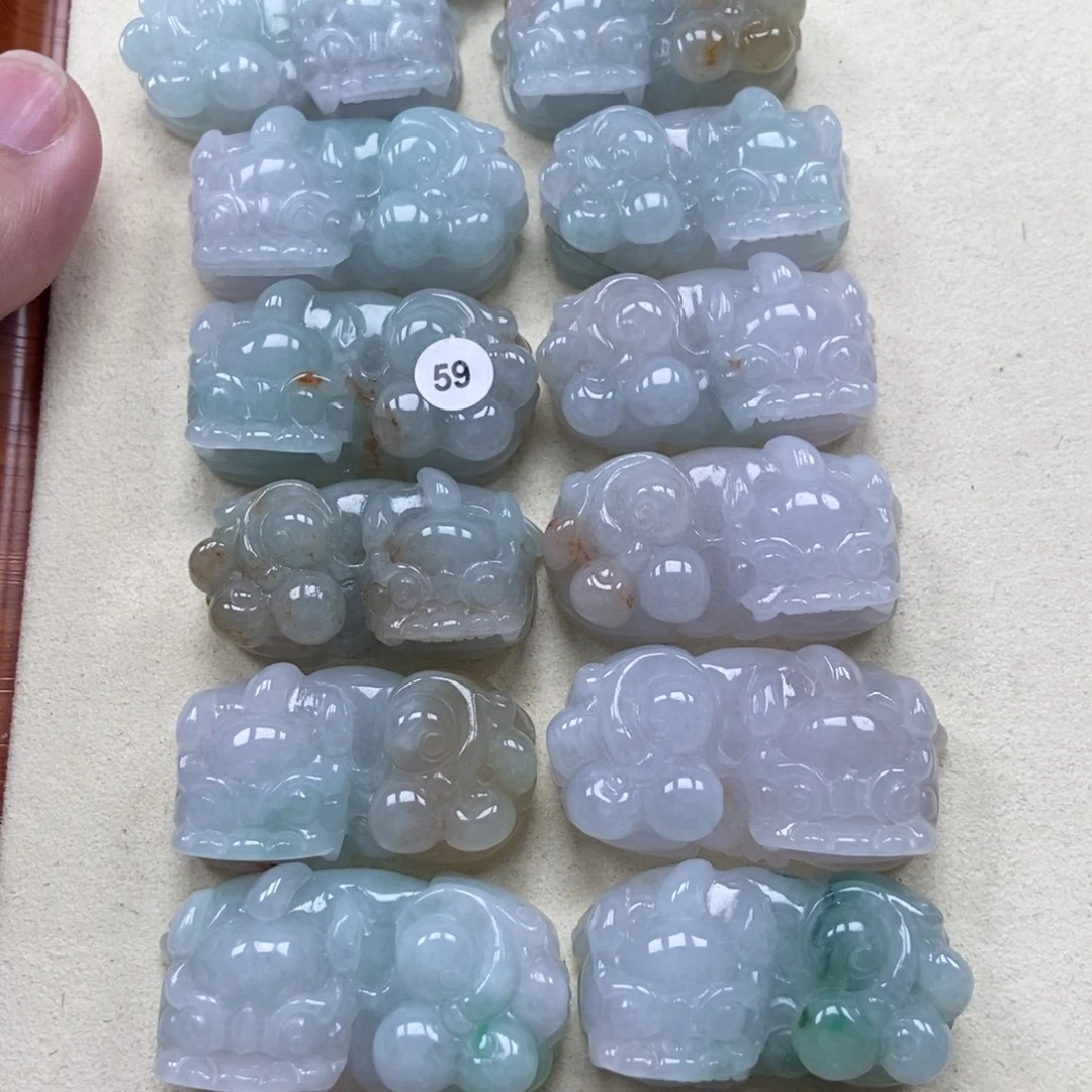 翡翠未镶嵌颈饰霸王貔貅吊坠多样性发其一
