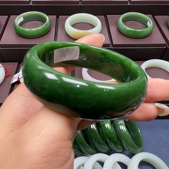 和田玉（碧玉）未镶嵌手镯