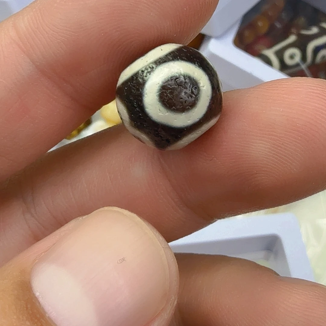 未镶嵌。玛瑙/玉髓20黑白两眼1.4一个