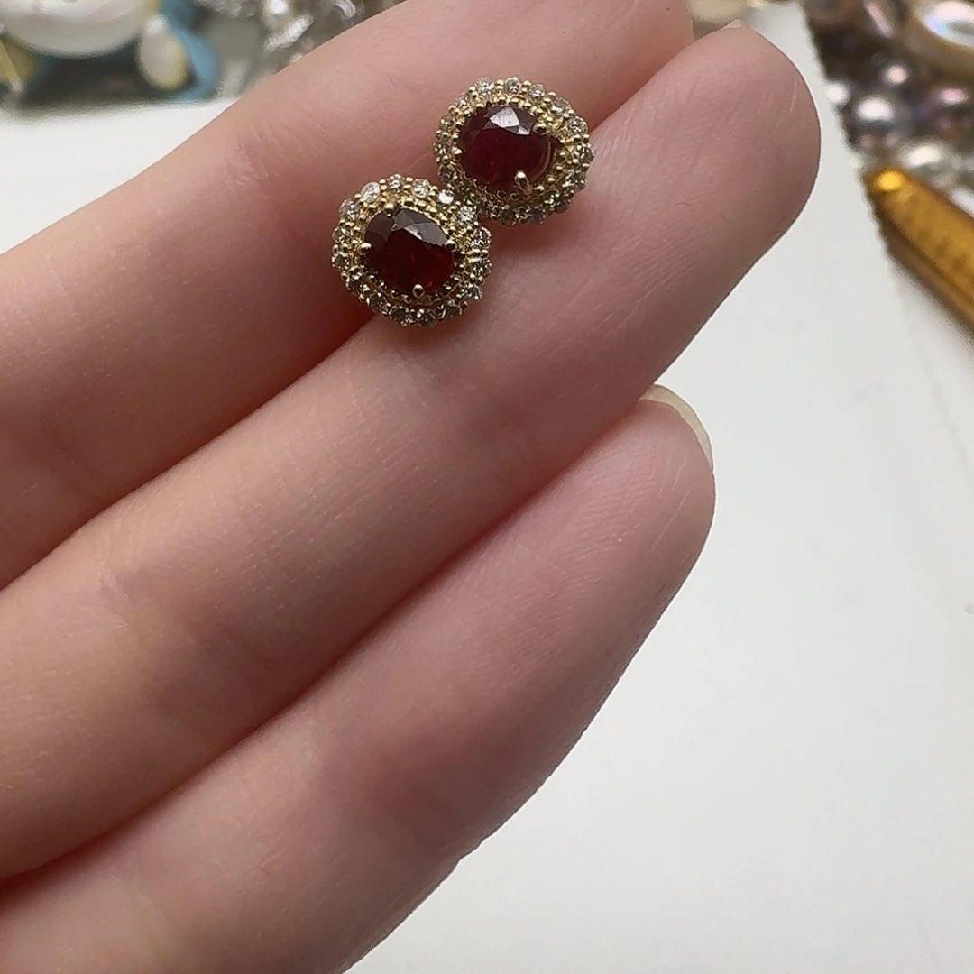 耳饰18K金镶嵌红宝石