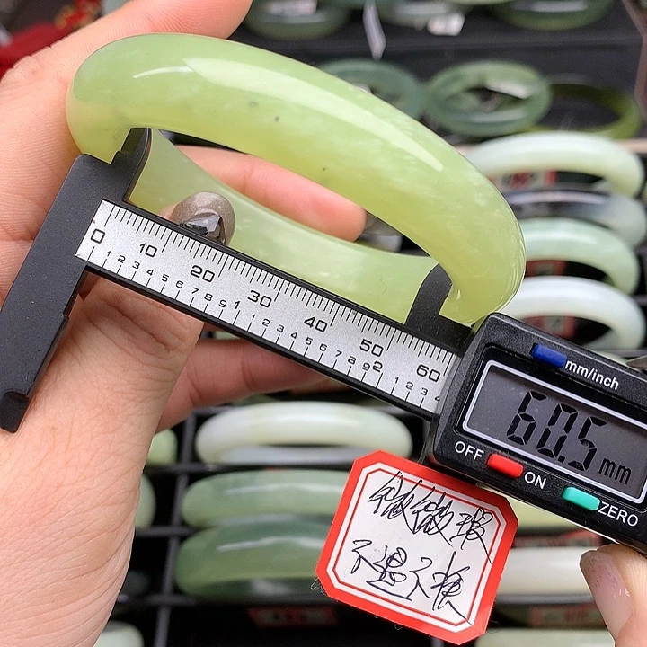 蛇纹石玉手镯未镶嵌617