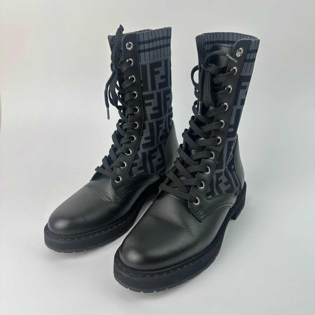 95新 FENDI/芬迪 FENDI芬迪 皮革 短靴 女款 黑灰 36码/3416