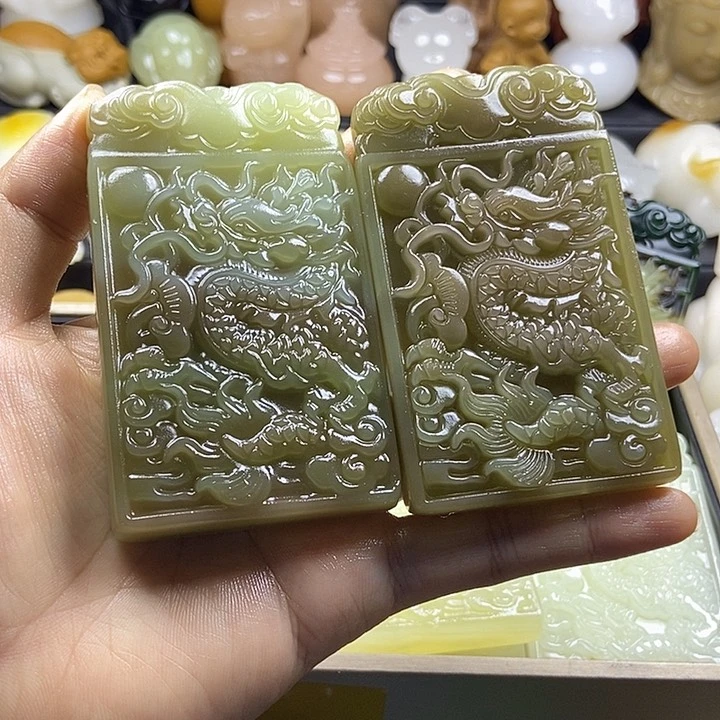 无花朵冬***密原石雕刻龙牌