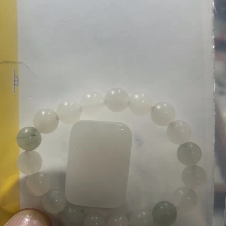 石英质玉未镶嵌颈饰