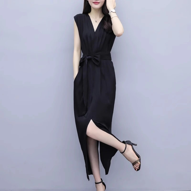 王小鸭黑色无袖连衣裙2025夏季新款收腰显瘦气质名媛性感开叉裙子