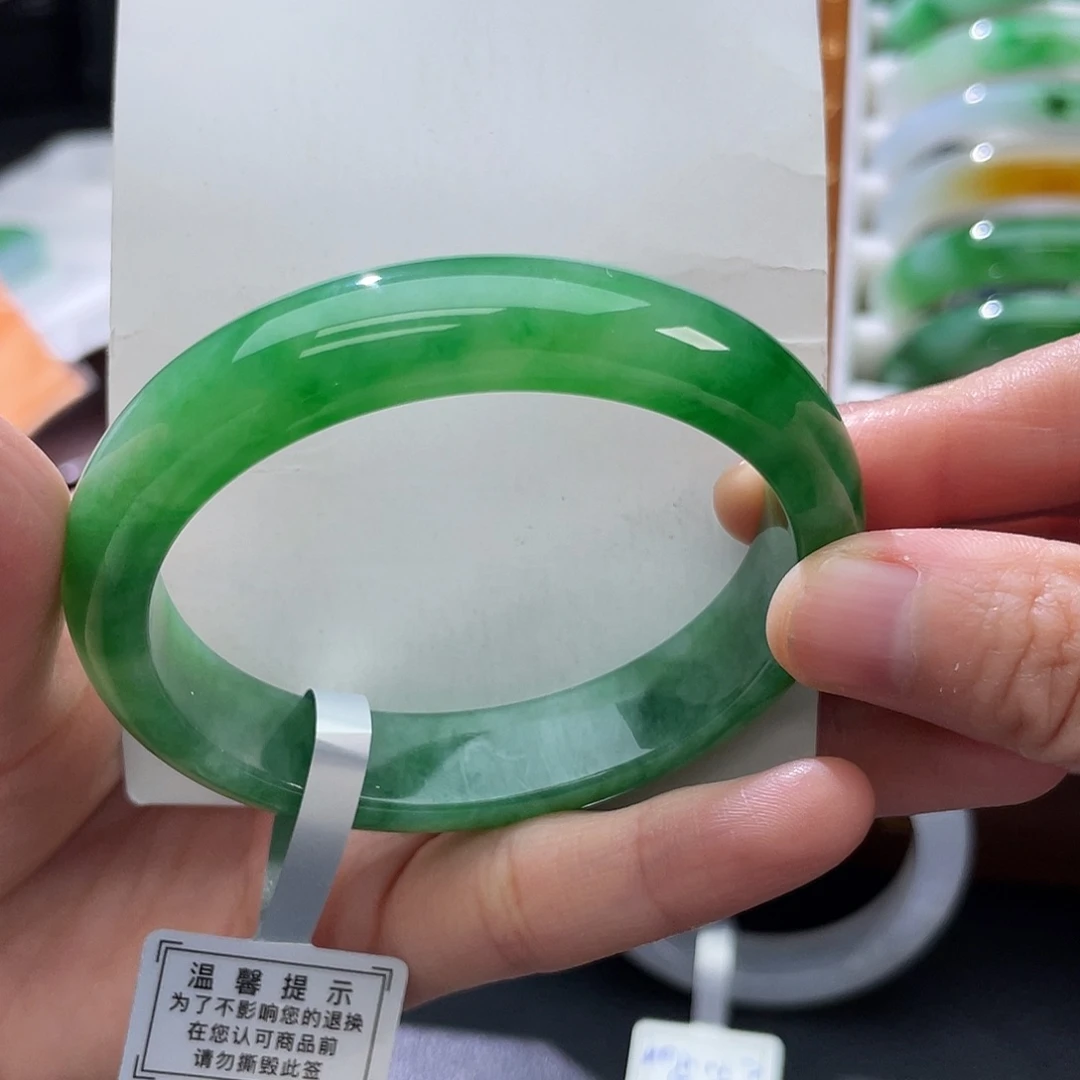 翡翠未镶嵌手镯53.4贵妃辣阳绿