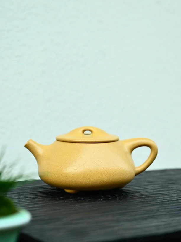 拍前联系客服本山段泥 全手工 景舟满石瓢壶 210cc