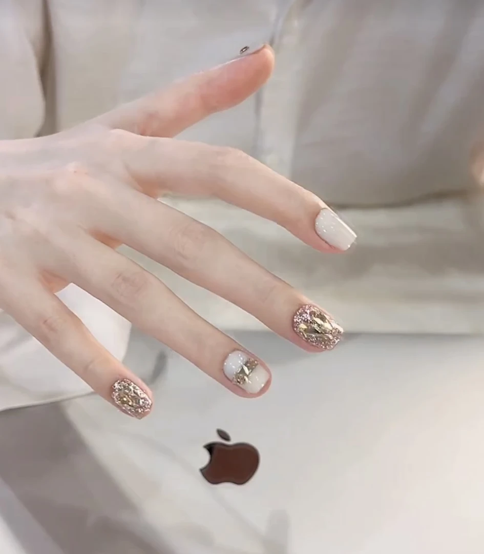 【白色乐章】新款都市丽人雪白色带钻秋冬氛围感高级重工穿戴甲